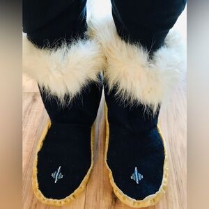 Indigenous Vintage Hand crafted bootie leather/felt/fur/beaded. Men 10.5 Lady 11
